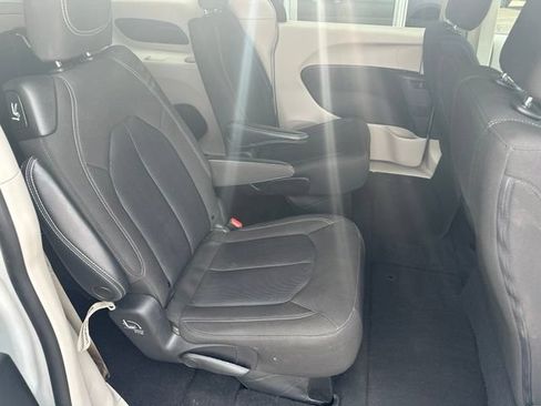 Used 2023 Chrysler Voyager LX FWD image 14