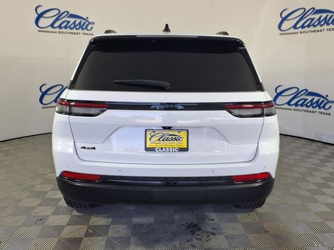 Used 2024 Jeep Grand Cherokee Altitude AWD/4WD image 6