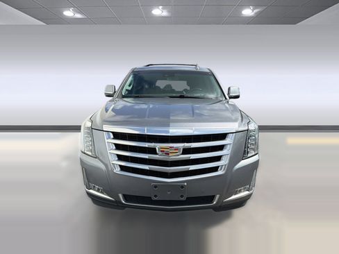 Used 2019 Cadillac Escalade Luxury AWD/4WD image 6