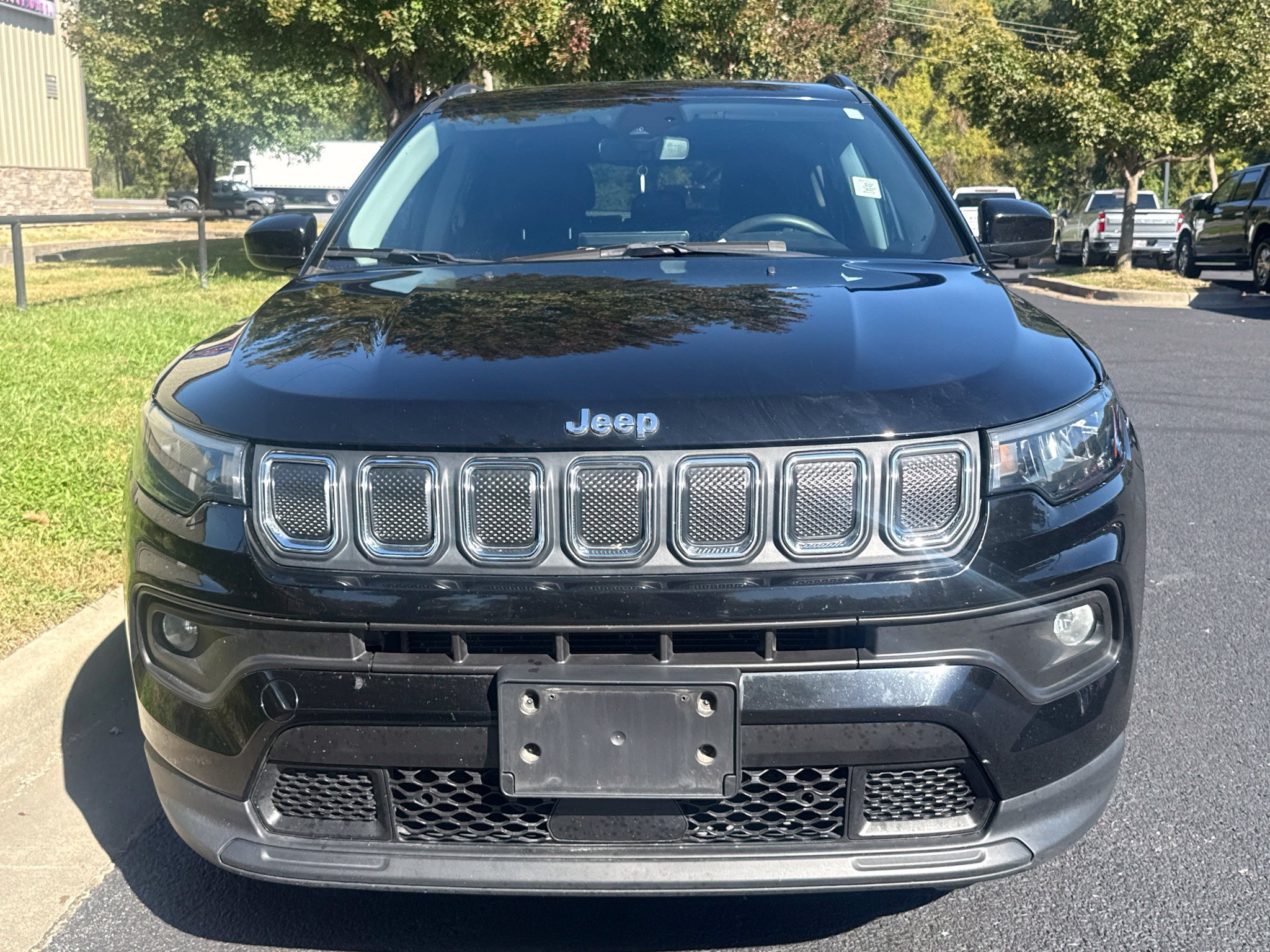 Used 2022 Jeep Compass Latitude FWD image 2