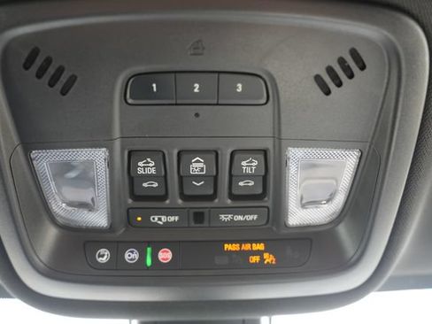 Used 2023 Chevrolet Traverse Premier AWD/4WD image 31