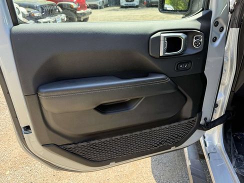 Used 2024 Jeep Wrangler Unlimited Sahara AWD/4WD image 24
