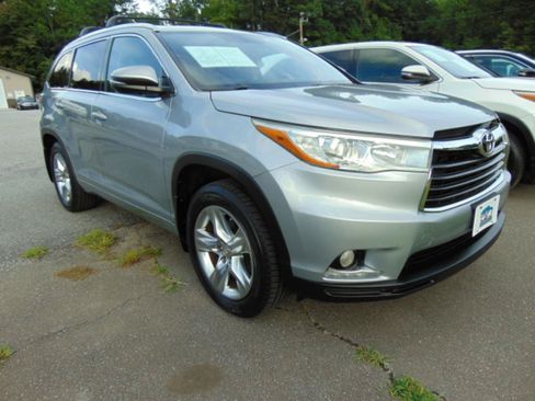Used 2015 Toyota Highlander Limited AWD/4WD image 2