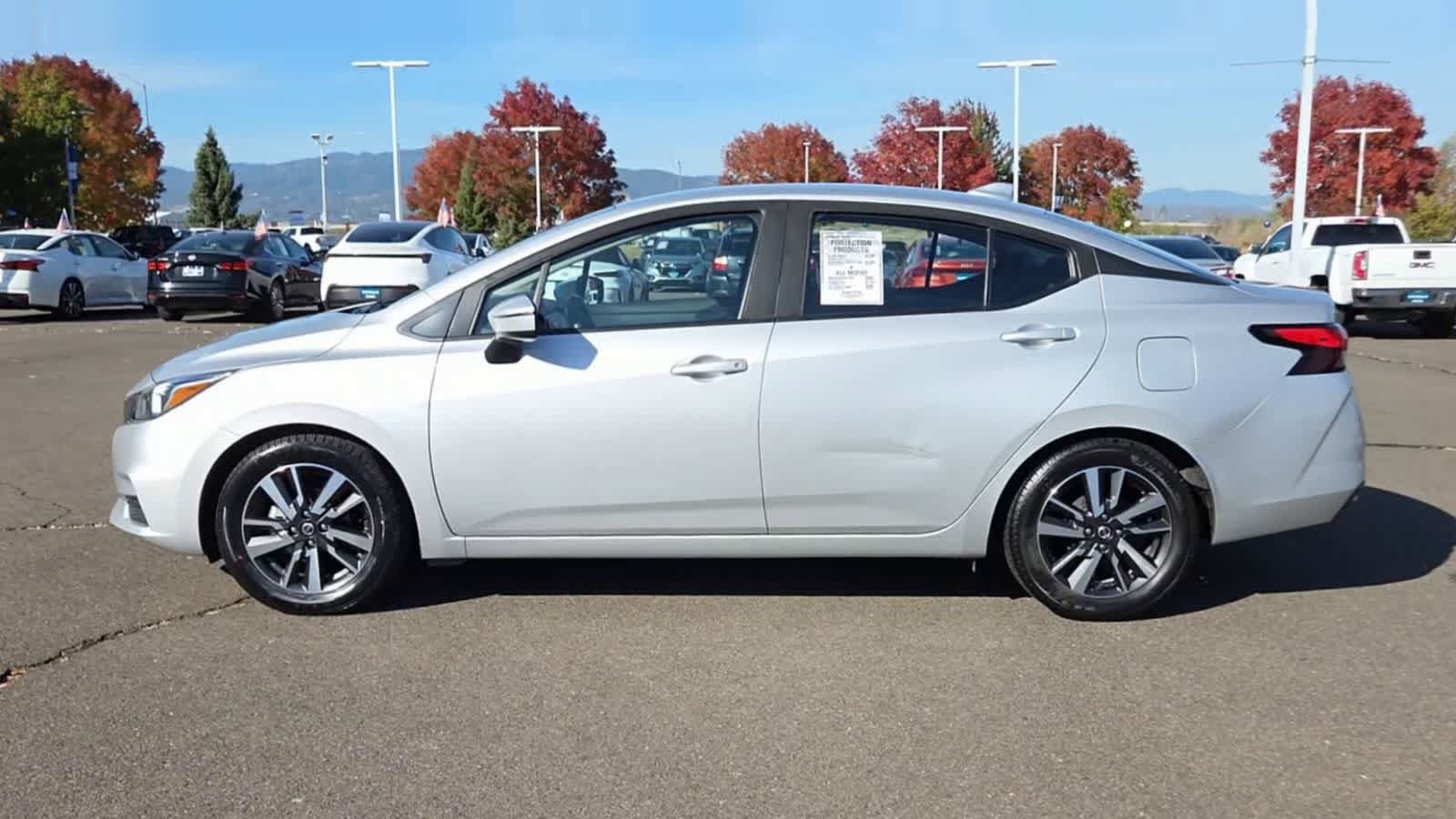 Used 2021 Nissan Versa SV FWD image 5