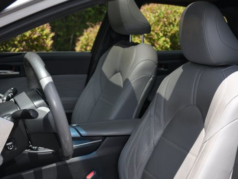 Used 2019 Toyota Avalon Limited w/ Advanced Safety Package FWD image 14