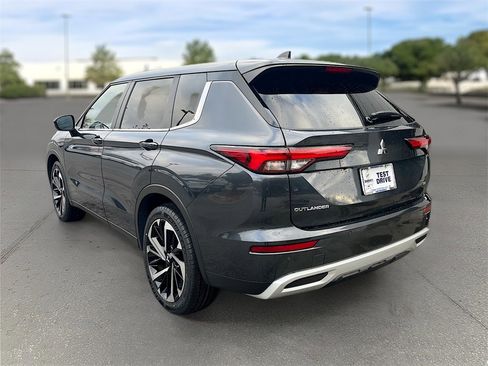 Used 2024 Mitsubishi Outlander SE image 5