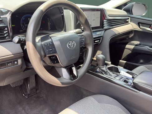 Used 2025 Toyota Camry LE FWD image 18