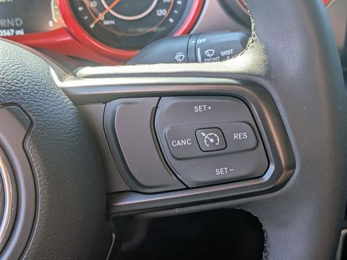 Used 2023 Jeep Gladiator Willys AWD/4WD image 17