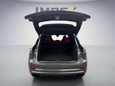 Used 2022 Porsche Cayenne Turbo AWD/4WD image 12