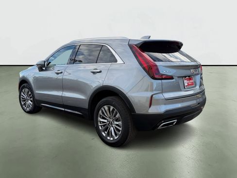 Used 2024 Cadillac XT4 Premium Luxury image 3
