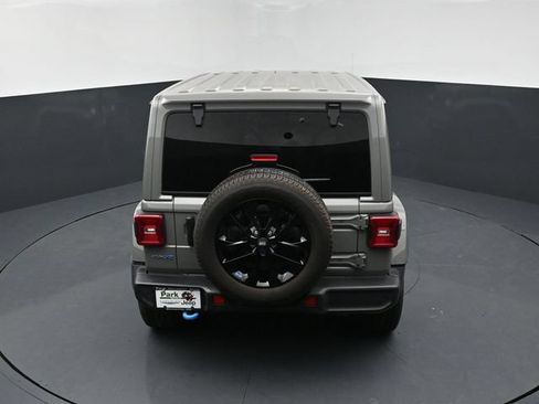 Used 2022 Jeep Wrangler Unlimited Sahara w/ Cold Weather Group AWD/4WD image 13