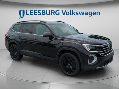 Certified 2025 Volkswagen Atlas SE w/ Black Wheel Package