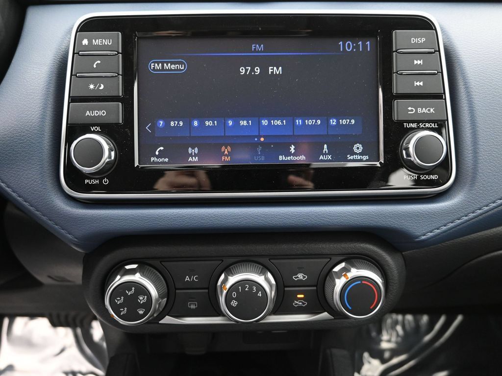 New 2025 Nissan Versa SV w/ Trunk Package FWD image 16