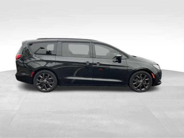 Used 2018 Chrysler Pacifica Touring-L Plus w/ S Appearance Package FWD image 8