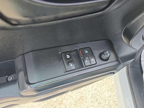 Used 2019 Toyota Tacoma SR image 9