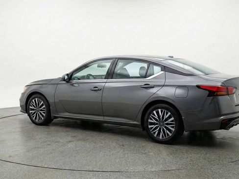 Used 2025 Nissan Altima 2.5 SV FWD image 6