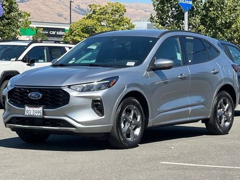 Used 2023 Ford Escape ST-Line Select w/ Class II Trailer Tow Package AWD/4WD image 8