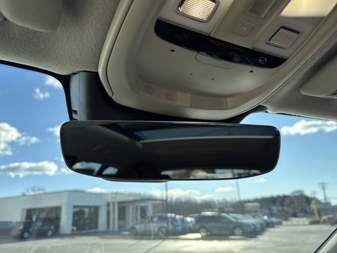 Used 2025 Volvo XC40 B5 Core image 27