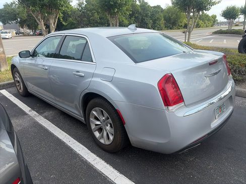 Used 2023 Chrysler 300 Touring RWD image 11