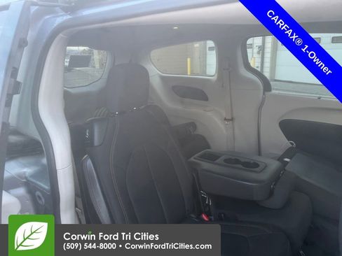 Used 2018 Chrysler Pacifica Touring Plus w/ Tire & Wheel Group image 8