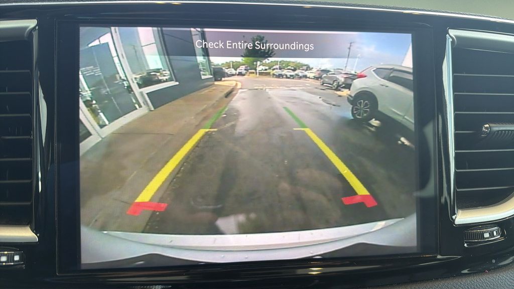 Used 2024 Chrysler Pacifica Touring-L FWD image 27