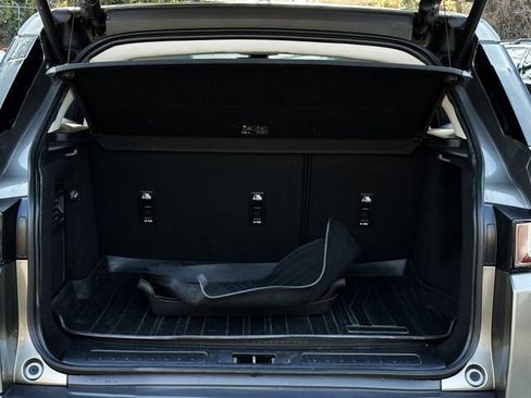 Used 2019 Land Rover Range Rover Evoque SE Premium image 33