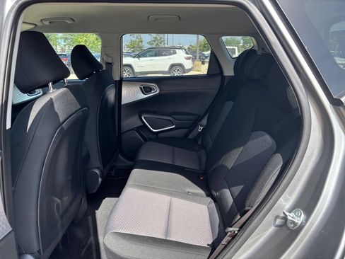 Used 2025 Kia Soul LX w/ LX Technology Package FWD image 23
