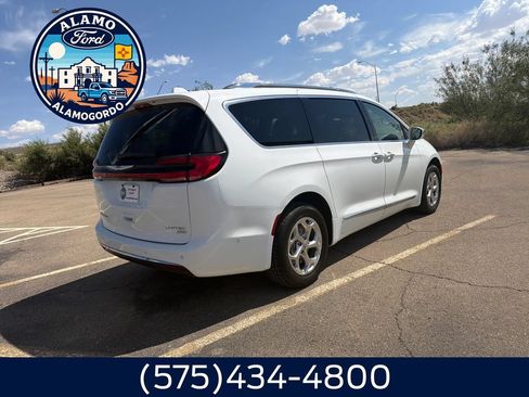 Used 2021 Chrysler Pacifica Limited w/ Premium & Safety Sphere Group AWD/4WD image 5