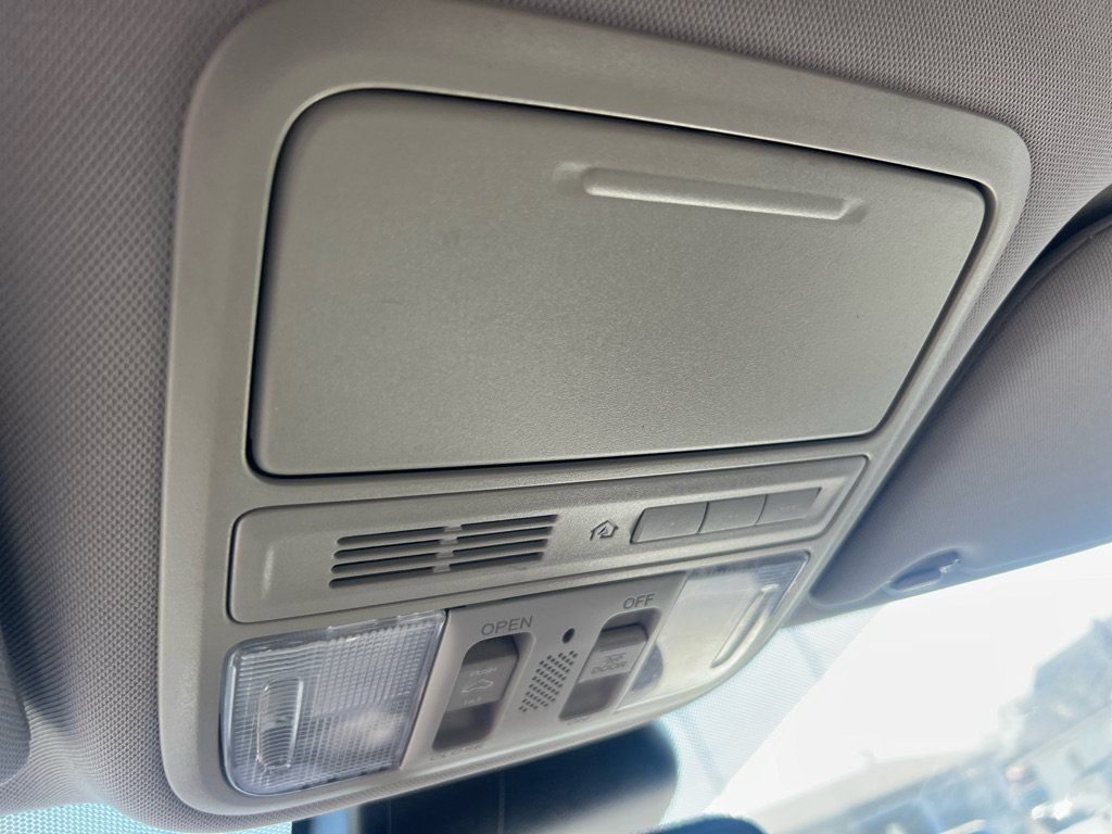 Used 2015 Honda Odyssey Touring image 37