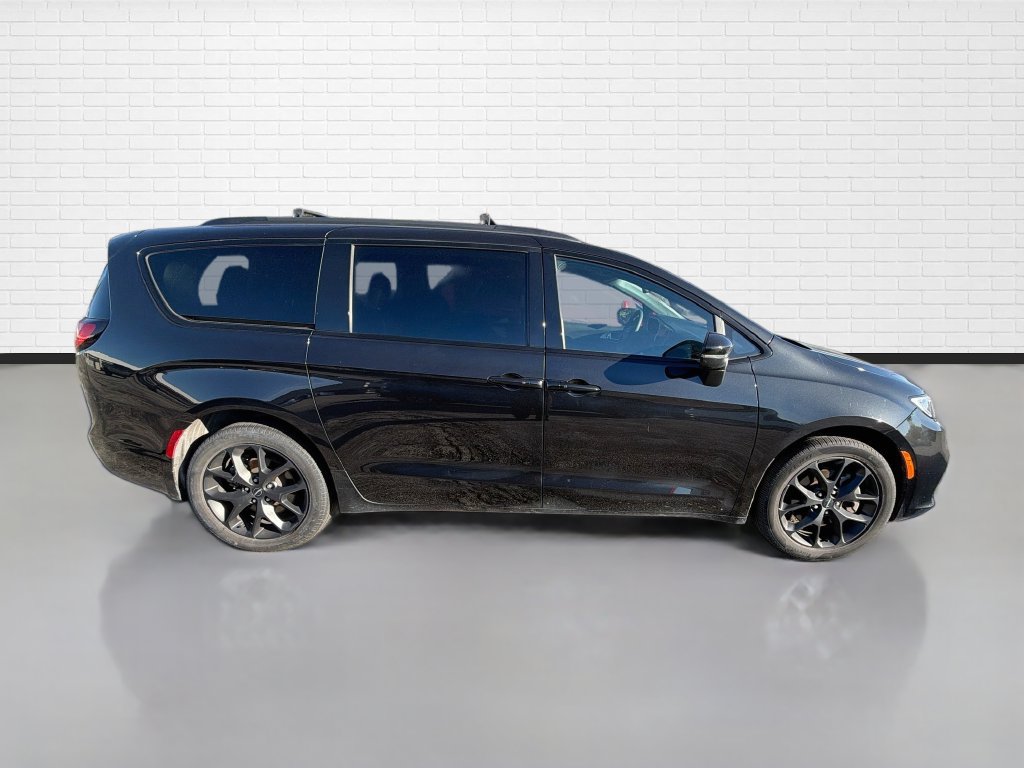 Used 2023 Chrysler Pacifica Touring-L w/ Uconnect Theater Family Group AWD/4WD image 9