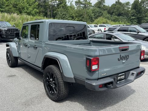 Used 2025 Jeep Gladiator Sport AWD/4WD image 7