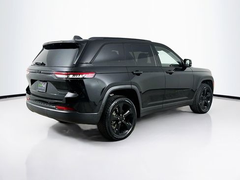 Used 2023 Jeep Grand Cherokee Limited w/ Black Appearance Package AWD/4WD image 9