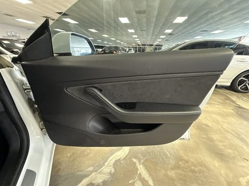 Used 2019 Tesla Model 3 Long Range RWD image 16