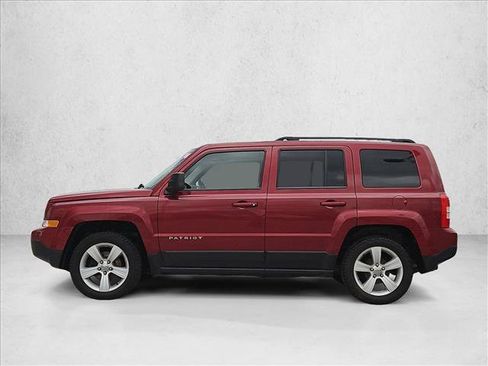 Used 2014 Jeep Patriot Latitude w/ Sun/Sound Group FWD image 9