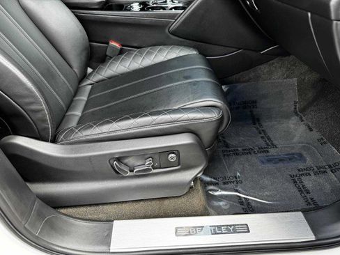 Used 2017 Bentley Bentayga image 47