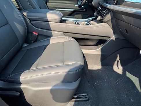 New 2026 Chevrolet Traverse LT w/ Sun and Wheel Package FWD image 15
