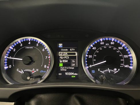 Used 2019 Toyota Highlander Plus AWD/4WD image 20