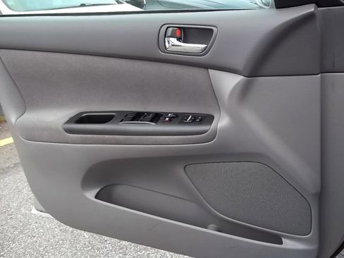 Used 2005 Toyota Camry LE FWD image 14