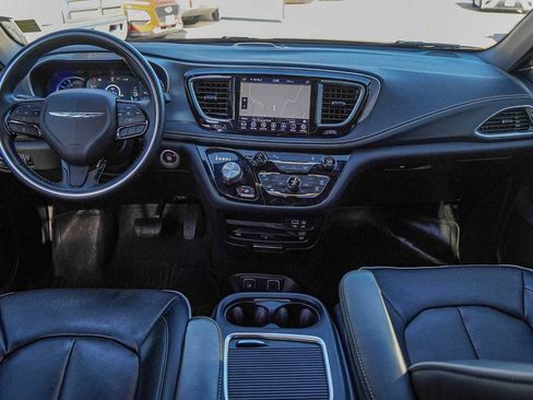 Used 2020 Chrysler Pacifica Limited w/ S Appearance Package image 26