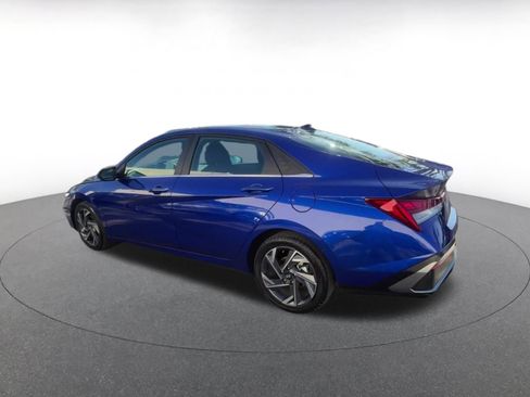 Used 2025 Hyundai Elantra SEL image 10