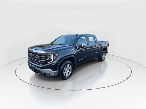 Used 2023 GMC Sierra 1500 SLT w/ X31 Off-Road Package AWD/4WD image 4