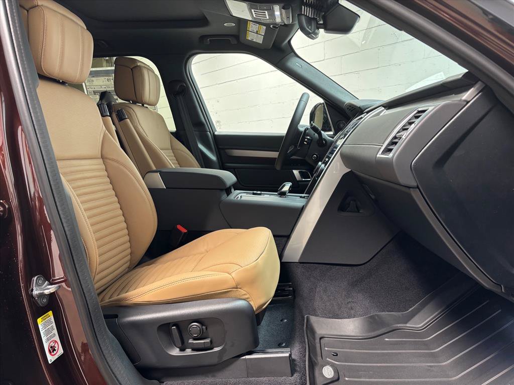 New 2026 Land Rover Discovery Limited Edition AWD/4WD image 31