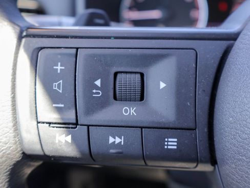 Used 2023 Nissan Rogue S image 12