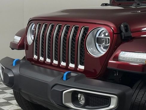 Used 2022 Jeep Wrangler Unlimited Sahara w/ Cold Weather Group AWD/4WD image 13