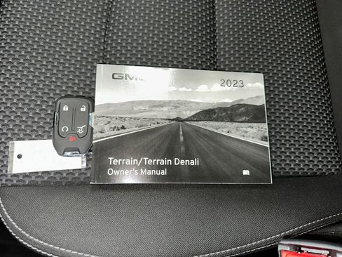 Certified 2023 GMC Terrain SLE w/ Driver Convenience Package image 4