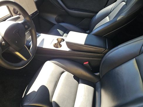 Used 2022 Tesla Model Y Long Range image 38