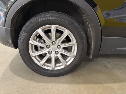 Used 2022 Cadillac XT4 Luxury w/ Cold Weather Package image 9