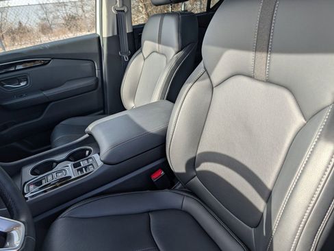 Used 2025 Honda Pilot Touring image 19