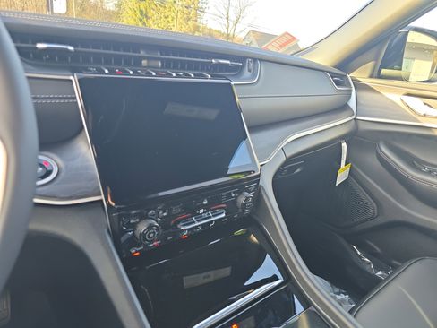 New 2025 Jeep Grand Cherokee L Limited image 25