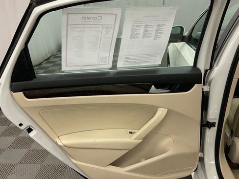 Used 2015 Volkswagen Passat TDI SEL Premium image 35